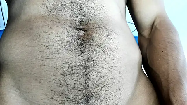 Snapshot of latinhotmuscle chatting on 11/17/25, 01:55 latinhotmuscle online show from 11/17/25, 01:55