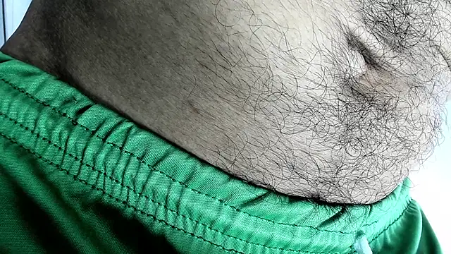 Snapshot of latinhotmuscle chatting on 11/25/25, 05:18 latinhotmuscle online show from 11/25/25, 05:18