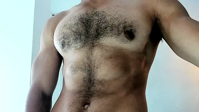 Snapshot of latinhotmuscle chatting on 12/14/25, 08:20 latinhotmuscle online show from 12/14/25, 08:20