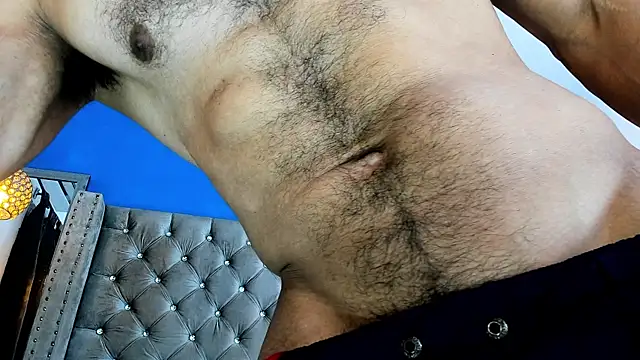 Snapshot of latinhotmuscle chatting on 01/19/26, 01:31 latinhotmuscle online show from 01/19/26, 01:31