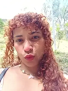 Snapshot of Vikyvoyeur chatting on 12/19/25, 06:37 Vikyvoyeur online show from 12/19/25, 06:37