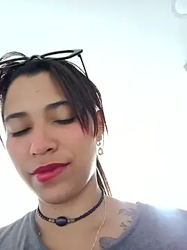 Snapshot of Vikyvoyeur chatting on 03/02/26, 06:26 Vikyvoyeur online show from 03/02/26, 06:26