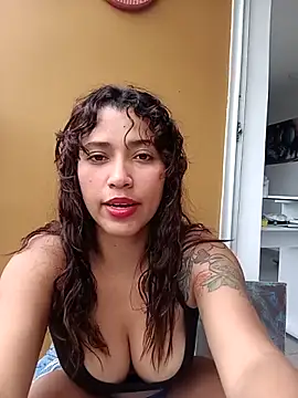 Snapshot of Vikyvoyeur chatting on 03/06/26, 06:26 Vikyvoyeur online show from 03/06/26, 06:26