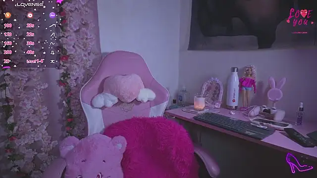 Snapshot of victoriabb28 chatting on 03/07/26, 03:03 victoriabb28 online show from 03/07/26, 03:03