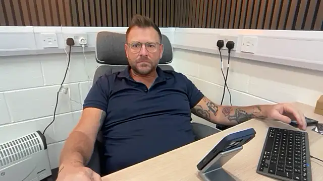 Snapshot of bilf1978 chatting on 03/12/26, 07:36 bilf1978 online show from 03/12/26, 07:36