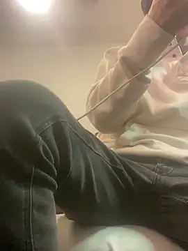 XanderOzzz online show from 12/17/25, 01:44