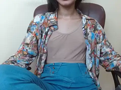 smallcuute online show from 09/13/25, 09:14