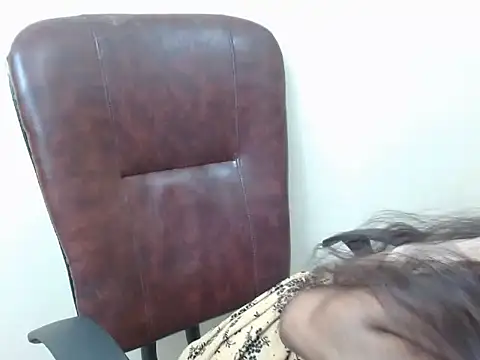 smallcuute online show from 10/06/25, 07:33