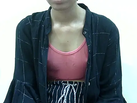 smallcuute online show from 11/23/25, 08:14