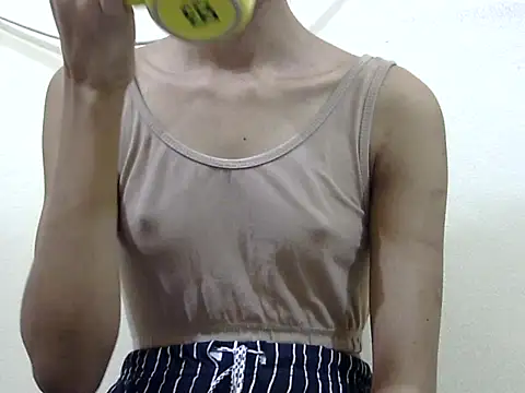 smallcuute online show from 12/15/25, 08:57