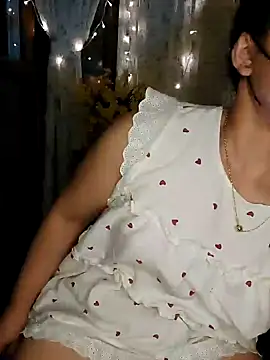 Snapshot of Laurie369 chatting on 09/22/25, 03:58 Laurie369 online show from 09/22/25, 03:58