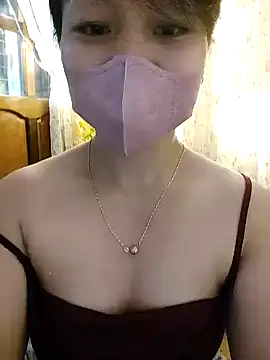 Snapshot of Laurie369 chatting on 09/25/25, 04:32 Laurie369 online show from 09/25/25, 04:32