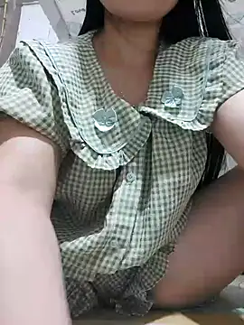 Snapshot of Laurie369 chatting on 05/31/26, 04:14 Laurie369 online show from 05/31/26, 04:14