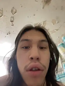 Snapshot of heytherepeoples717 chatting on 01/07/26, 01:02 heytherepeoples717 online show from 01/07/26, 01:02