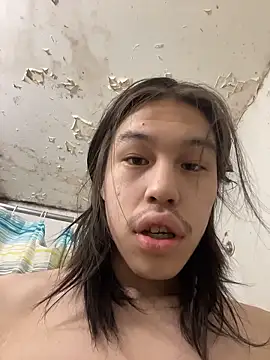 Snapshot of heytherepeoples717 chatting on 01/17/26, 12:54 heytherepeoples717 online show from 01/17/26, 12:54