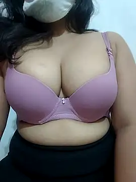 Snapshot of Sakshi4u chatting on 11/29/25, 04:59 Sakshi4u online show from 11/29/25, 04:59