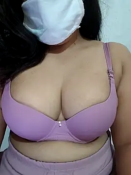 Snapshot of Sakshi4u chatting on 12/15/25, 06:39 Sakshi4u online show from 12/15/25, 06:39