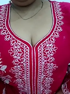 Snapshot of Sakshi4u chatting on 07/04/26, 12:33 Sakshi4u online show from 07/04/26, 12:33