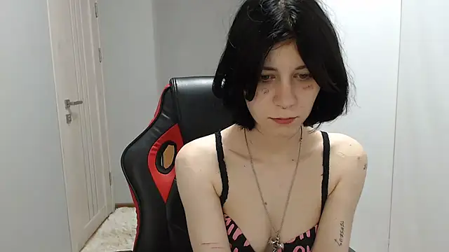 TinaQuiin online show from 09/16/25, 08:04