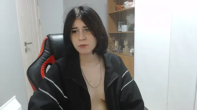 TinaQuiin online show from 09/29/25, 08:08