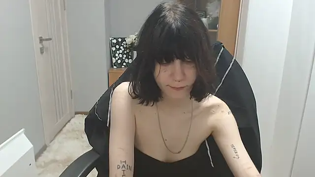 TinaQuiin online show from 10/24/25, 08:11