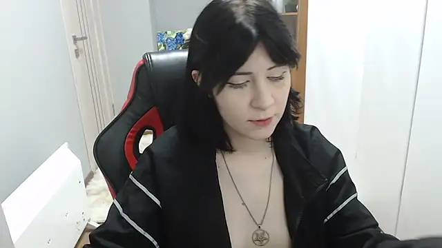 TinaQuiin online show from 12/17/25, 08:53