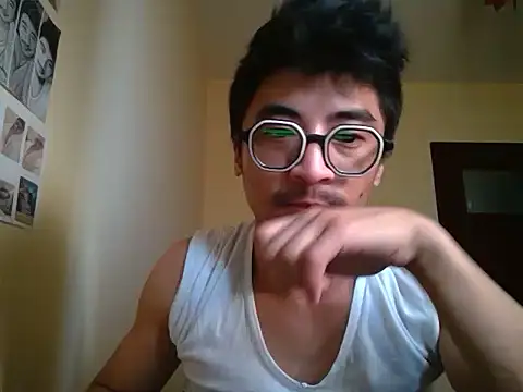 Snapshot of Lokomo32 chatting on 05/09/26, 03:28 Lokomo32 online show from 05/09/26, 03:28