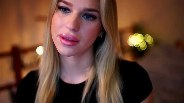 Snapshot of Emilyvanroessel chatting on 10/01/25, 11:38 Emilyvanroessel online show from 10/01/25, 11:38