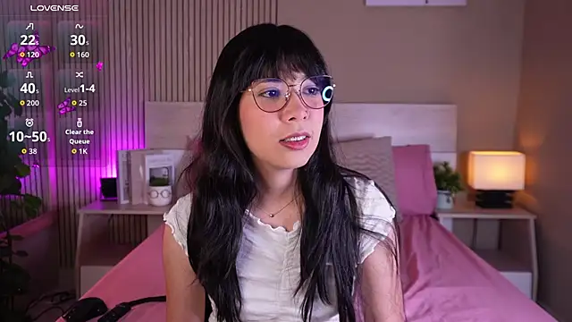 Snapshot of aprilqueenie chatting on 06/07/26, 07:39 aprilqueenie online show from 06/07/26, 07:39