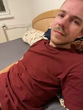 Snapshot of Skinny0150 chatting on 12/17/25, 09:54 Skinny0150 online show from 12/17/25, 09:54