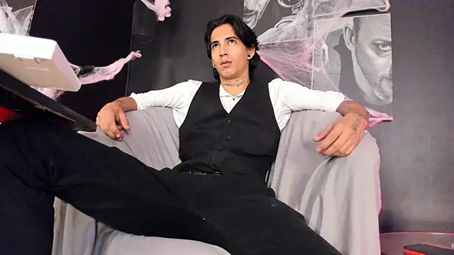 Snapshot of jett_savage chatting on 10/15/25, 04:29 jett savage online show from 10/15/25, 04:29