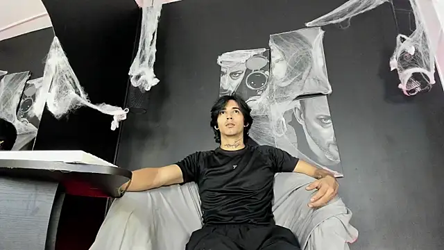 Snapshot of jett_savage chatting on 10/17/25, 02:30 jett savage online show from 10/17/25, 02:30