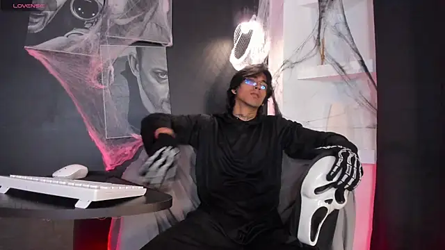 Snapshot of jett_savage chatting on 10/21/25, 01:45 jett savage online show from 10/21/25, 01:45