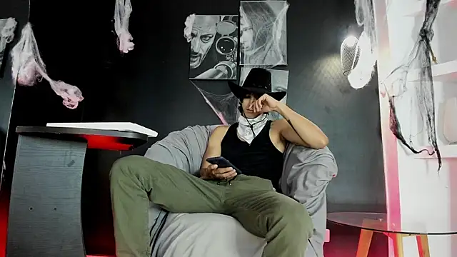 Snapshot of jett_savage chatting on 10/30/25, 01:23 jett savage online show from 10/30/25, 01:23