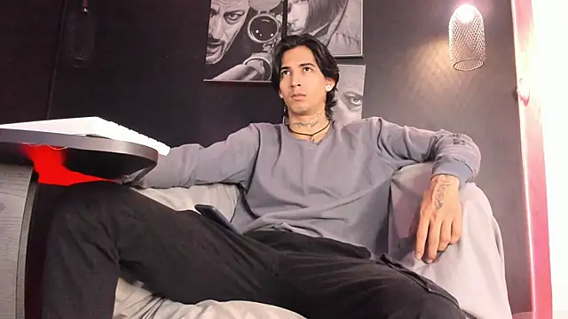 Snapshot of jett_savage chatting on 11/05/25, 01:33 jett savage online show from 11/05/25, 01:33