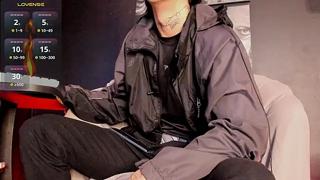 Snapshot of jett_savage chatting on 11/10/25, 01:43 jett savage online show from 11/10/25, 01:43