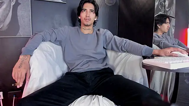 Snapshot of jett_savage chatting on 11/20/25, 02:17 jett savage online show from 11/20/25, 02:17