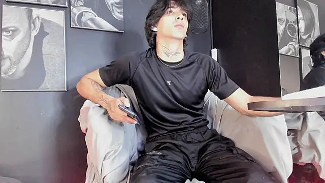 Snapshot of jett_savage chatting on 11/21/25, 04:33 jett savage online show from 11/21/25, 04:33