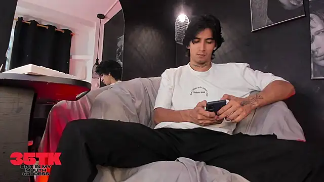 Snapshot of jett_savage chatting on 11/25/25, 02:39 jett savage online show from 11/25/25, 02:39