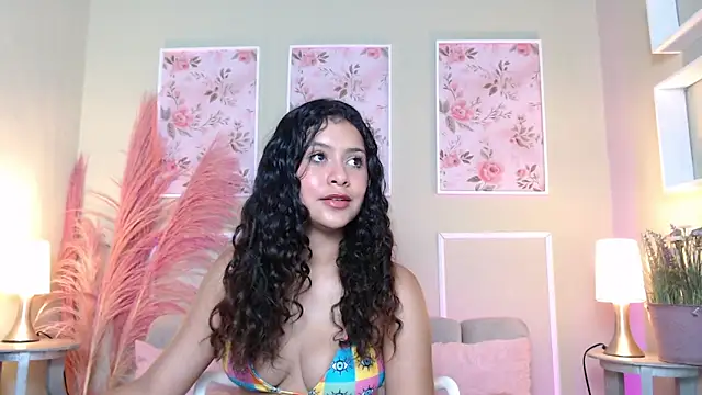 Snapshot of CurlyDani chatting on 10/06/25, 07:00 CurlyDani online show from 10/06/25, 07:00