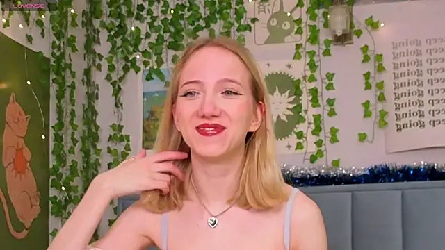 Snapshot of EmmaNovak chatting on 01/06/26, 01:04 EmmaNovak online show from 01/06/26, 01:04