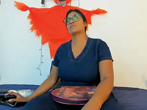  Miaa khalifa  online show from 10/20/25, 12:16