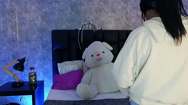 crystaldarliing online show from 06/17/26, 05:36
