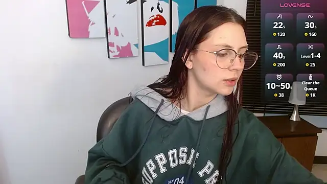 Snapshot of AlanaGarcia19 chatting on 10/01/25, 11:27 AlanaGarcia19 online show from 10/01/25, 11:27