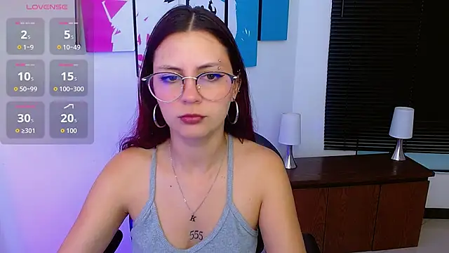 Snapshot of AlanaGarcia19 chatting on 10/28/25, 11:47 AlanaGarcia19 online show from 10/28/25, 11:47