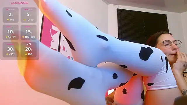 Snapshot of AlanaGarcia19 chatting on 11/14/25, 11:53 AlanaGarcia19 online show from 11/14/25, 11:53