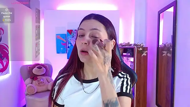 Snapshot of AlanaGarcia19 chatting on 12/15/25, 11:58 AlanaGarcia19 online show from 12/15/25, 11:58