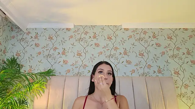 Snapshot of elsa_gb chatting on 03/08/26, 03:43 elsa gb online show from 03/08/26, 03:43