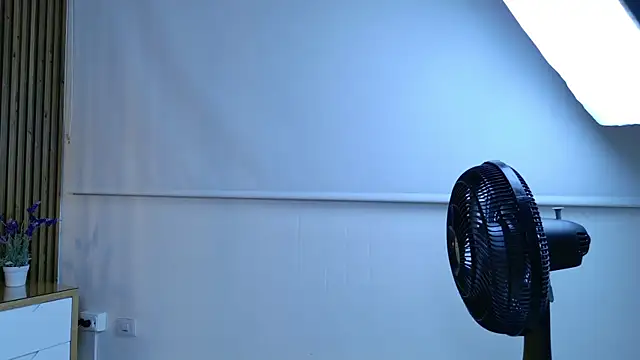 Snapshot of elsa_gb chatting on 03/27/26, 03:23 elsa gb online show from 03/27/26, 03:23