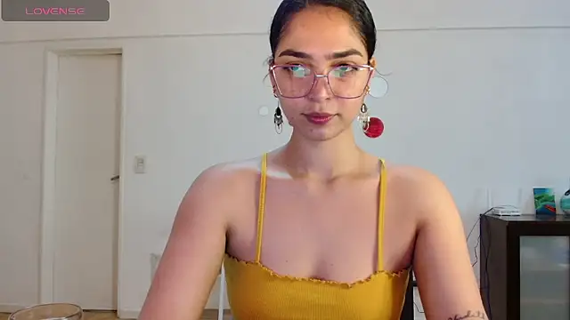 Snapshot of Ariagal chatting on 01/13/26, 06:24 Ariagal online show from 01/13/26, 06:24